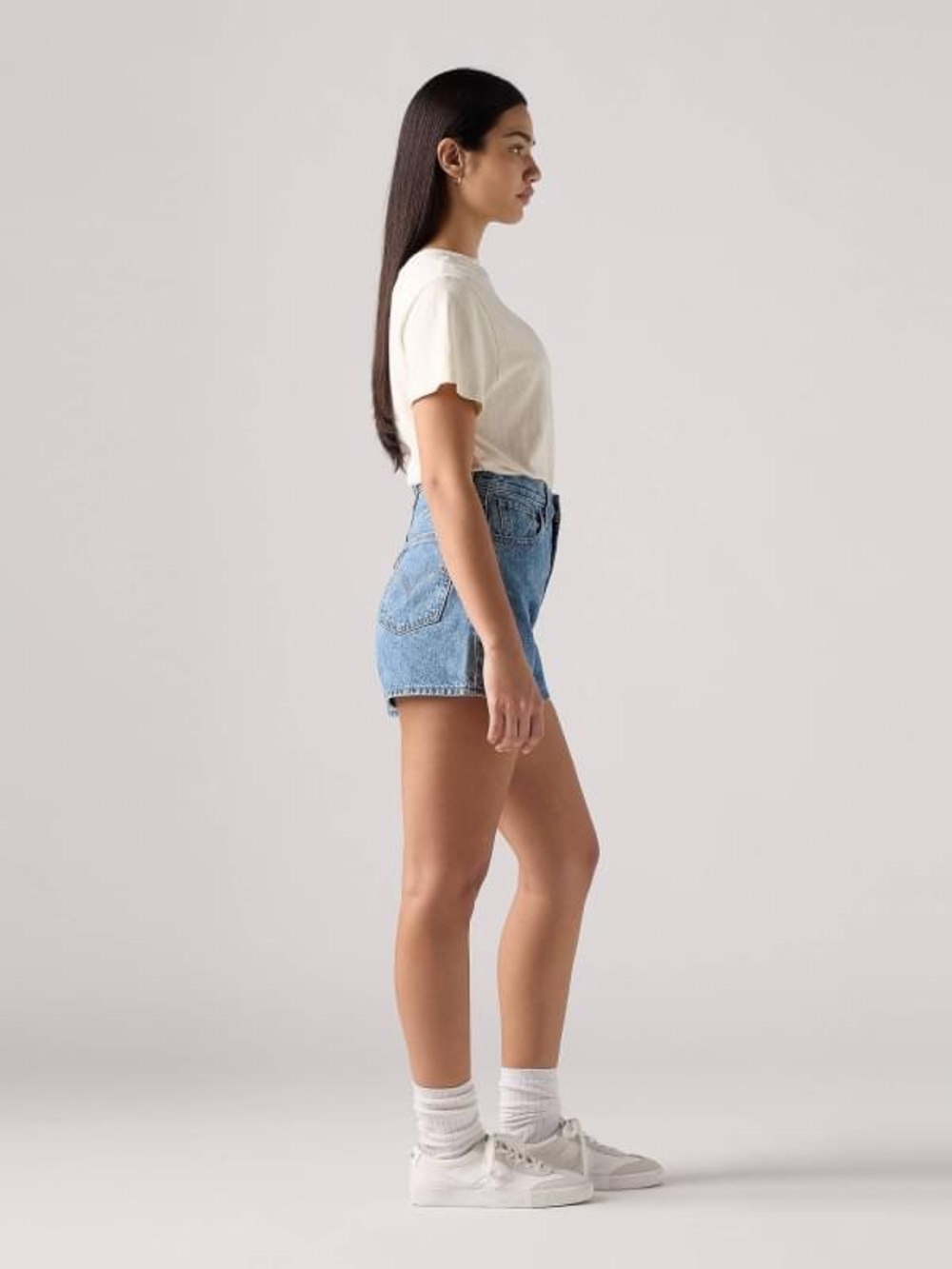 Levi’s High Waisted Mom Shorts - Picture 3 of 4